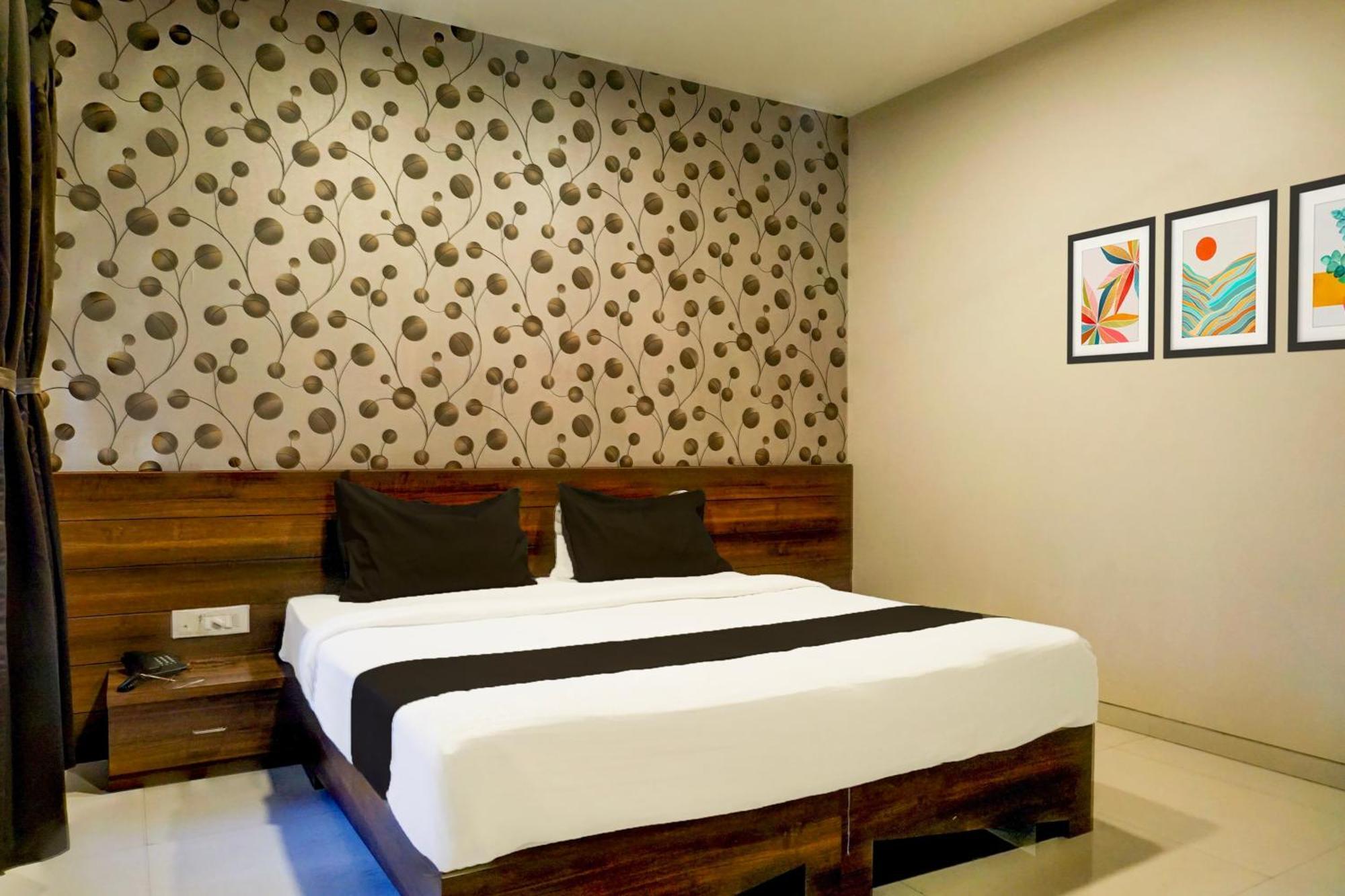 Super Townhouse Oak Viman Nagar Formerly Kuber Inn Kharadi エクステリア 写真